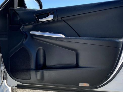 Used 2014 Toyota Camry SE image 21