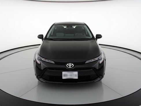Used 2025 Toyota Corolla LE FWD image 2