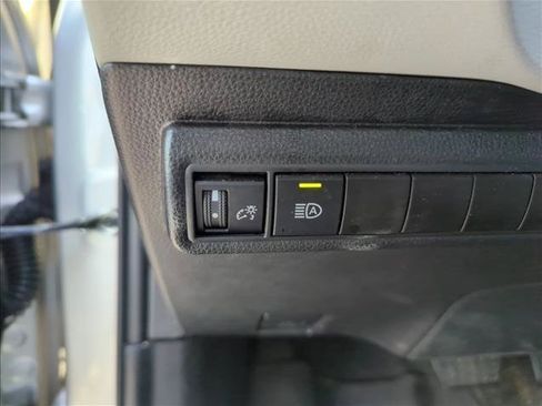 Used 2025 Toyota Corolla LE FWD image 13