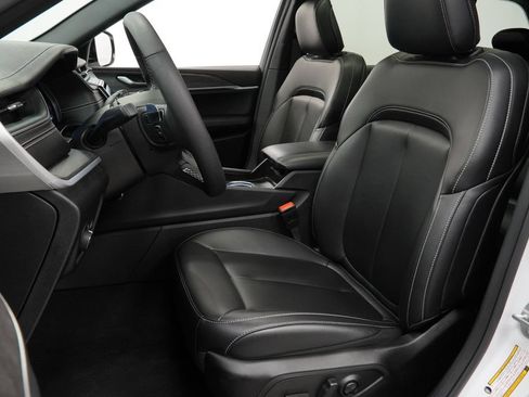 Certified 2025 Jeep Grand Cherokee Limited AWD/4WD image 16