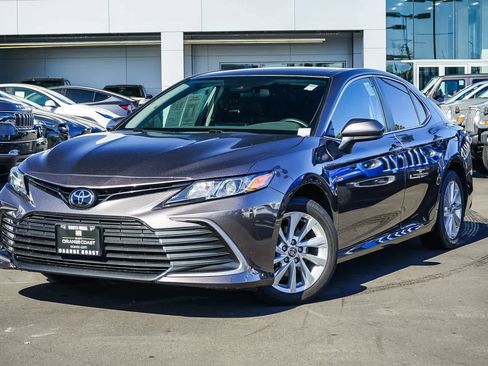 Used 2024 Toyota Camry LE image 1