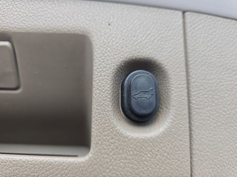 Used 2017 GMC Yukon SLT w/ HD Trailering Package image 12