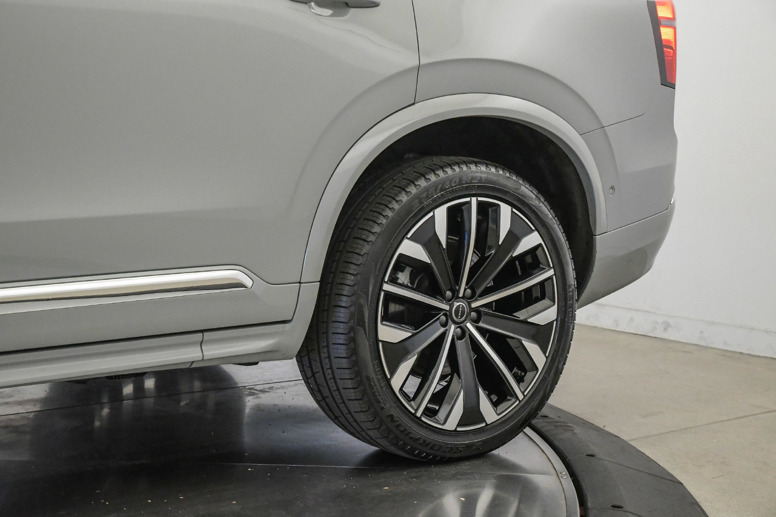 Certified 2026 Volvo XC90 B6 Plus AWD/4WD image 10
