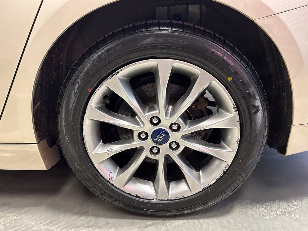 Used 2017 Ford Fusion SE FWD image 18