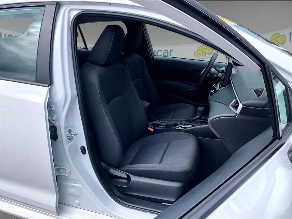Used 2025 Toyota Corolla LE FWD image 11
