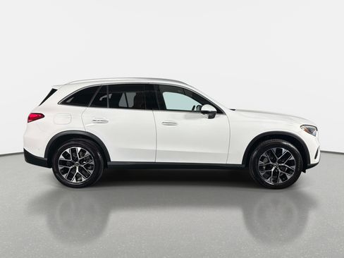 Used 2025 Mercedes-Benz GLC 350e 4MATIC image 2