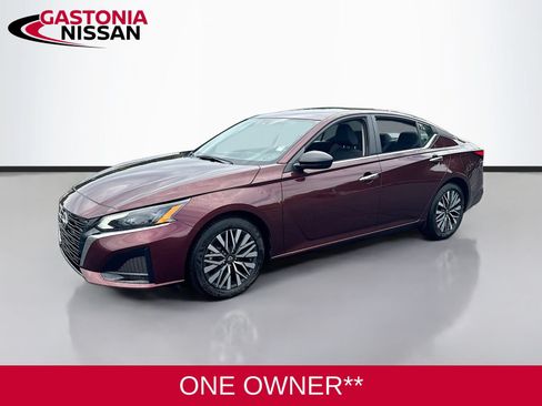 Used 2025 Nissan Altima 2.5 SV FWD image 3