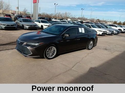 Used 2020 Toyota Avalon Limited image 9