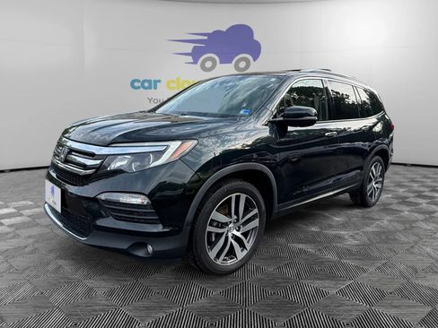 Used 2017 Honda Pilot Touring image 1
