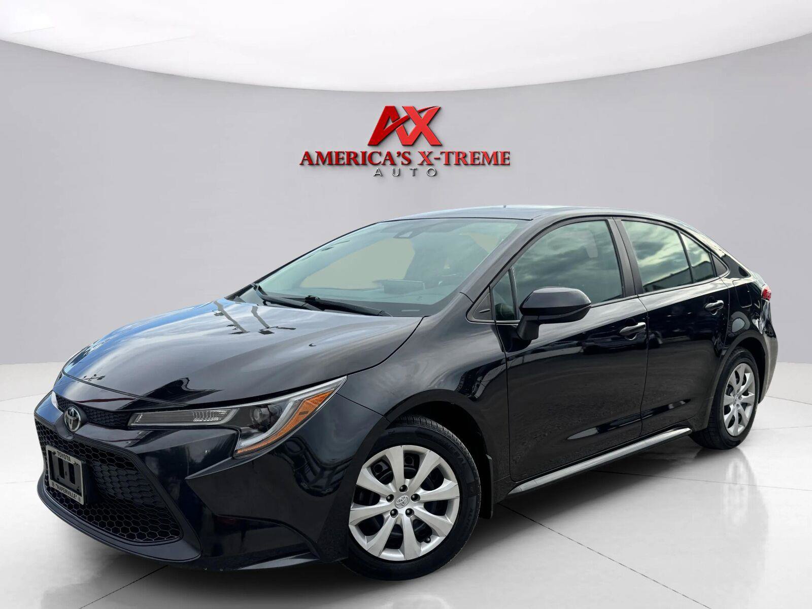Used 2021 Toyota Corolla LE FWD image 1
