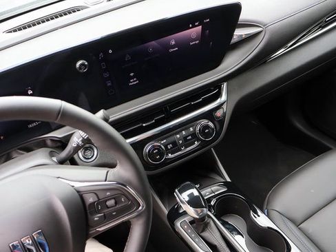 Certified 2025 Buick Envista Sport Touring w/ Convenience I Package FWD image 22