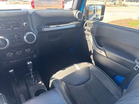Used 2015 Jeep Wrangler Unlimited Sport image 16