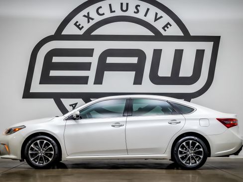 Used 2016 Toyota Avalon XLE image 5