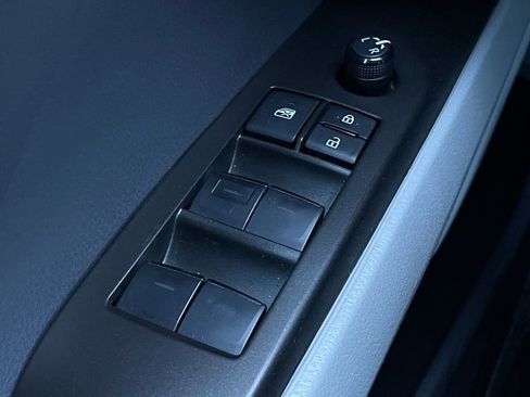 Used 2023 Toyota Camry SE FWD image 11
