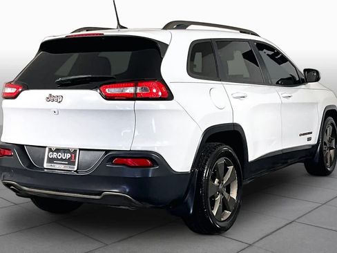 Used 2017 Jeep Cherokee Latitude FWD image 11
