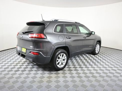 Used 2017 Jeep Cherokee Latitude w/ Safety/Convenience Group AWD/4WD image 6