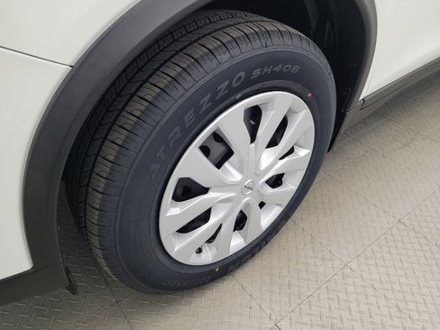 Used 2016 Nissan Rogue S AWD/4WD image 31