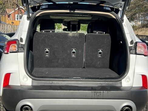 Used 2020 Ford Escape SE Sport image 16