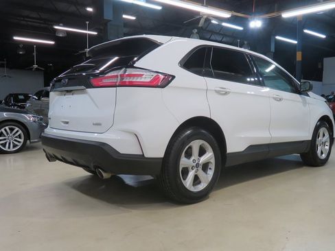 Used 2019 Ford Edge SE image 3