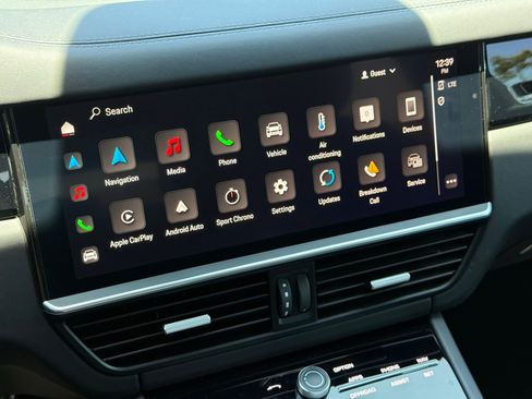Certified 2023 Porsche Cayenne S AWD/4WD image 19