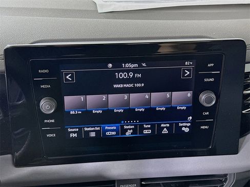 Used 2025 Volkswagen Jetta SE image 13