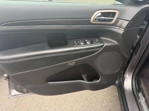 Used 2017 Jeep Grand Cherokee Limited AWD/4WD image 14