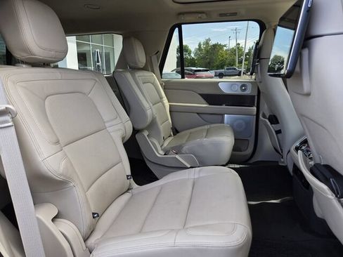 Used 2021 Lincoln Navigator Reserve w/ Luxury Package RWD image 19