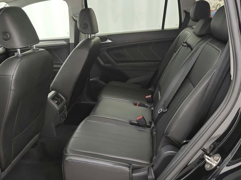 Used 2022 Volkswagen Tiguan SE w/ Panoramic Sunroof Package FWD image 25