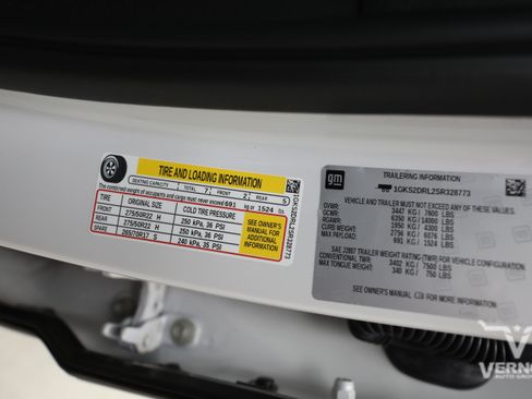 Used 2025 GMC Yukon Denali w/ Sun & Power Step Package AWD/4WD image 37