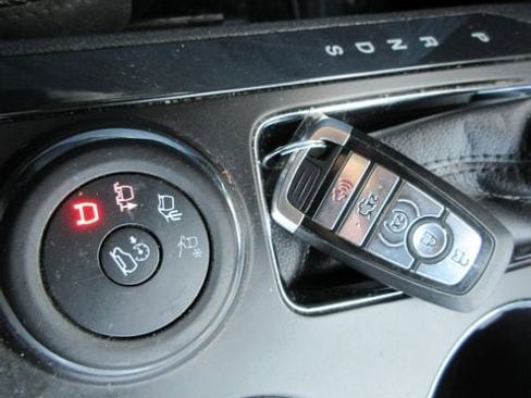 Used 2018 Ford Explorer XLT w/ Equipment Group 202A image 17