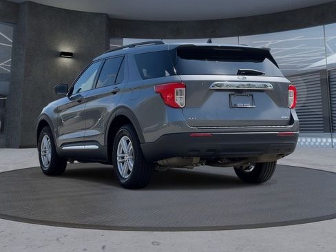 Used 2023 Ford Explorer XLT AWD/4WD image 3