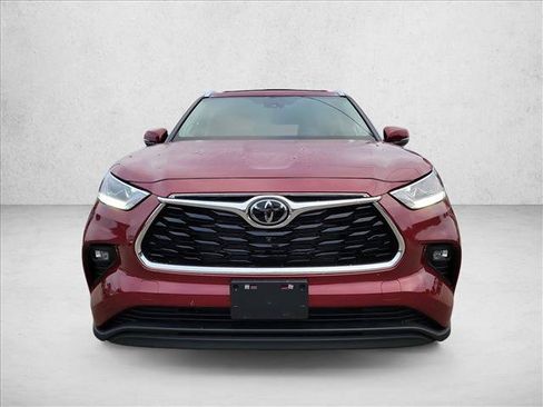 Used 2026 Toyota Highlander Limited AWD/4WD image 2