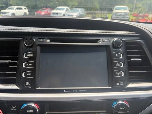 Used 2019 Toyota Highlander Limited AWD/4WD image 10