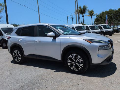 Used 2023 Nissan Rogue SV FWD image 2
