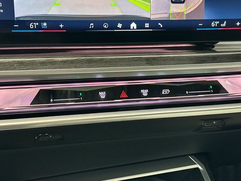 Certified 2023 BMW i7 xDrive60 AWD/4WD image 20