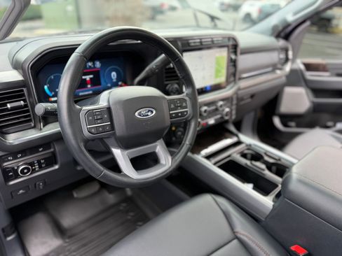 Used 2023 Ford F350 Lariat w/ Tow Technology Package image 17