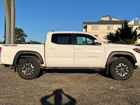 Used 2020 Toyota Tacoma image 3