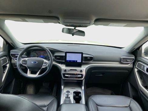 Used 2020 Ford Explorer XLT w/ Equipment Group 202A image 16