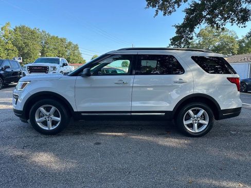 Used 2018 Ford Explorer XLT image 5