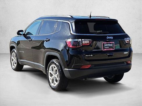 Used 2024 Jeep Compass Latitude AWD/4WD image 8