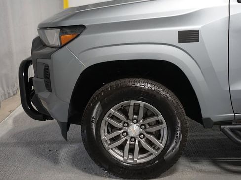 Used 2024 Chevrolet Colorado LT w/ LT Convenience Package image 5