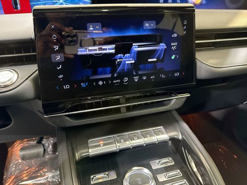 New 2025 Lincoln Nautilus Reserve image 20