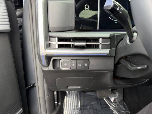 Used 2025 Hyundai Santa Fe Limited FWD image 12