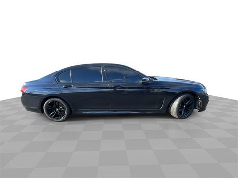 Used 2021 BMW 740i xDrive w/ M Sport Package image 9