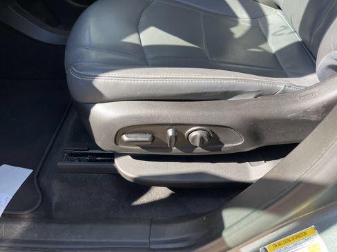 Used 2019 Buick Enclave Essence FWD image 12