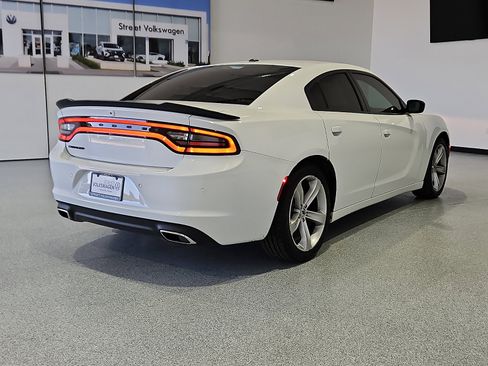 Used 2020 Dodge Charger SXT w/ Blacktop Package RWD image 3