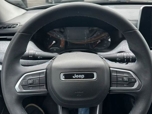 Used 2022 Jeep Compass Latitude image 10