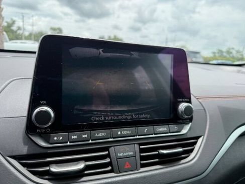 Used 2022 Nissan Altima 2.5 SR FWD image 15