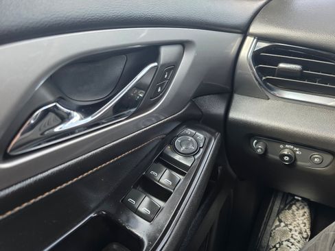 Used 2018 Chevrolet Traverse LT AWD/4WD image 17