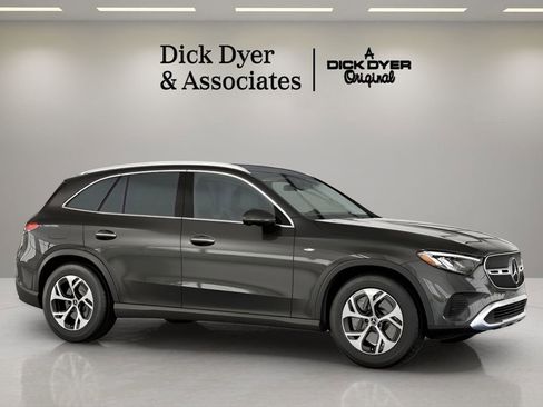 Used 2025 Mercedes-Benz GLC 350e 4MATIC image 6